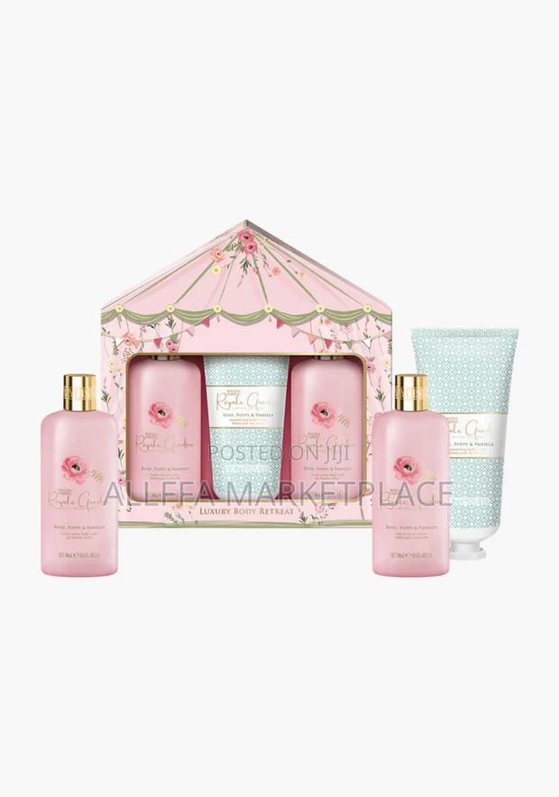 Royale Garden Rose, Poppy Vanilla Body Retreat Gift Set · Photo 1