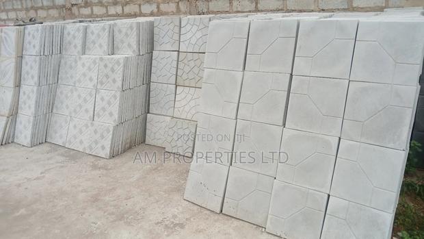 Pavement Blocks, Slabs and Garden Kerbs · Photo 1