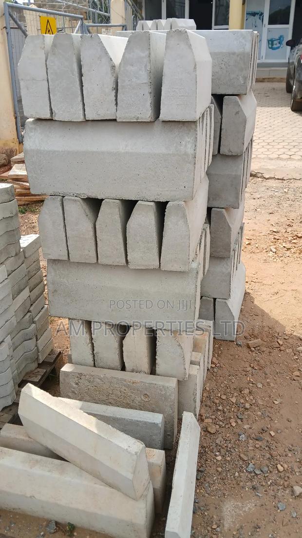 Garden and Road Kerbs · Photo 1