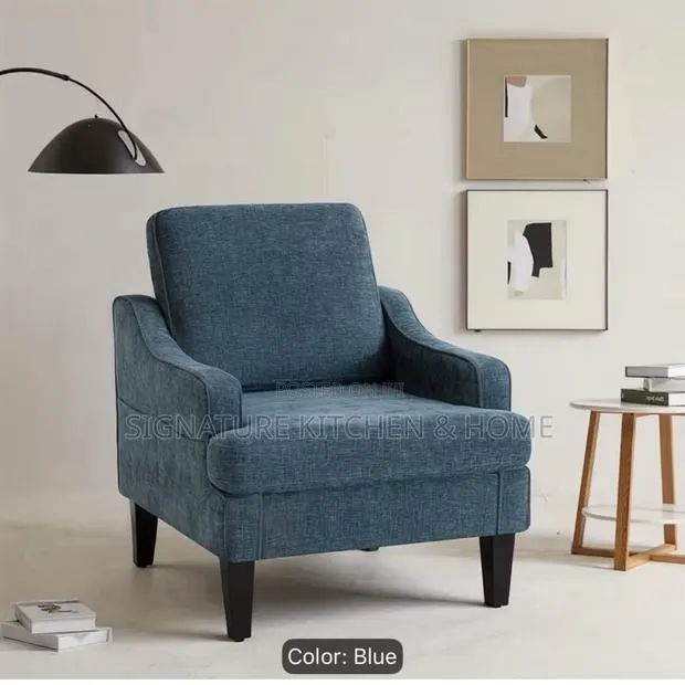 Accent Chair · Photo 1