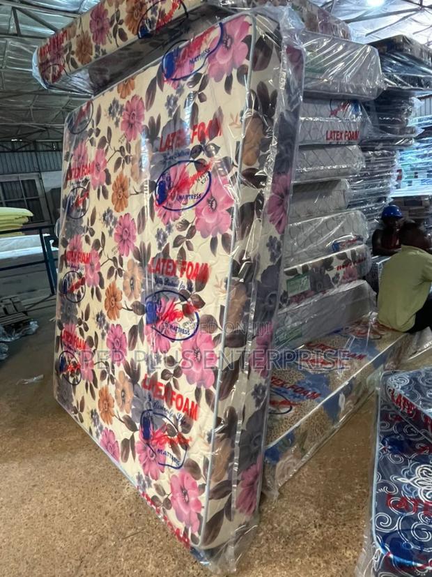 Latex Foam High Density King Size · Photo 3