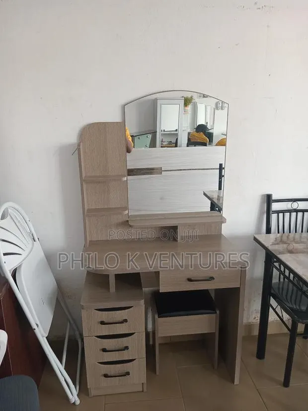 Hotel Room Multiple Drawer Dresser · Photo 1