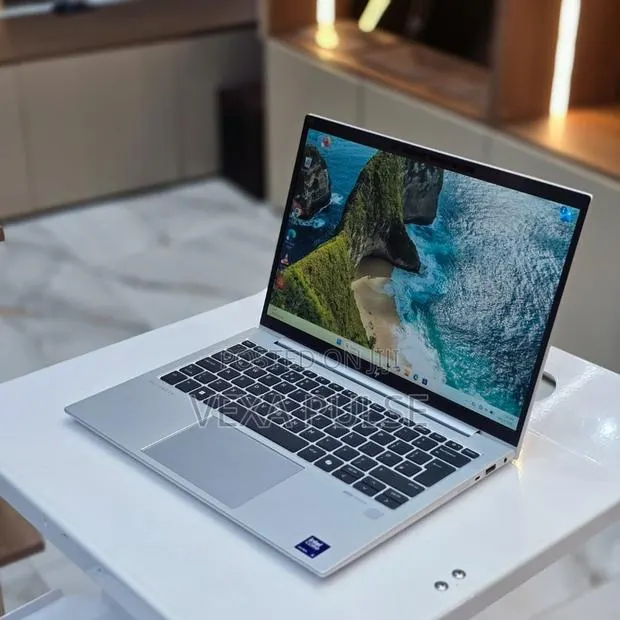 Laptop HP Elitebook 830 G11 16GB Intel Core Ultra 5 SSD 256GB · Photo 1