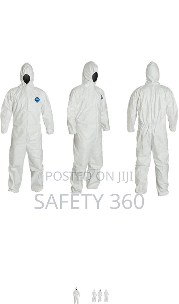 Disposable Coverall · Photo 1