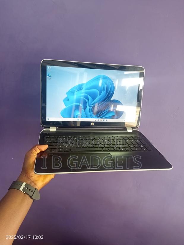 Laptop HP 15 8GB AMD A8 SSD 128GB · Photo 2