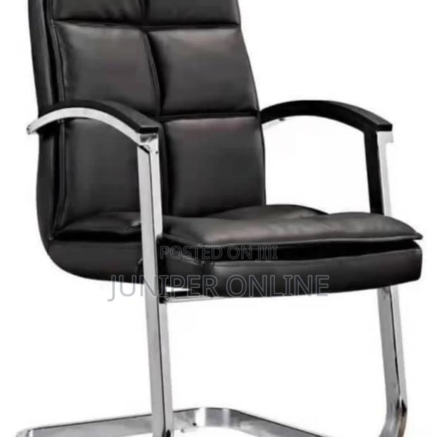 Visitors Chair Munred Diini Burnda · Photo 1