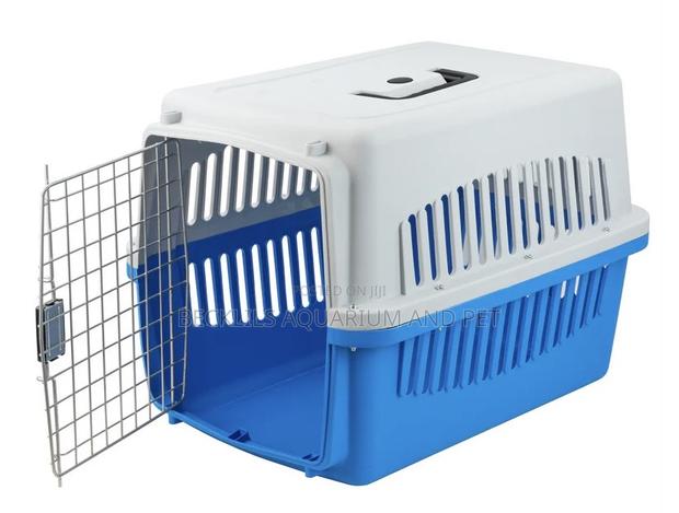 21 Inch Dog Plastic Crete · Photo 1