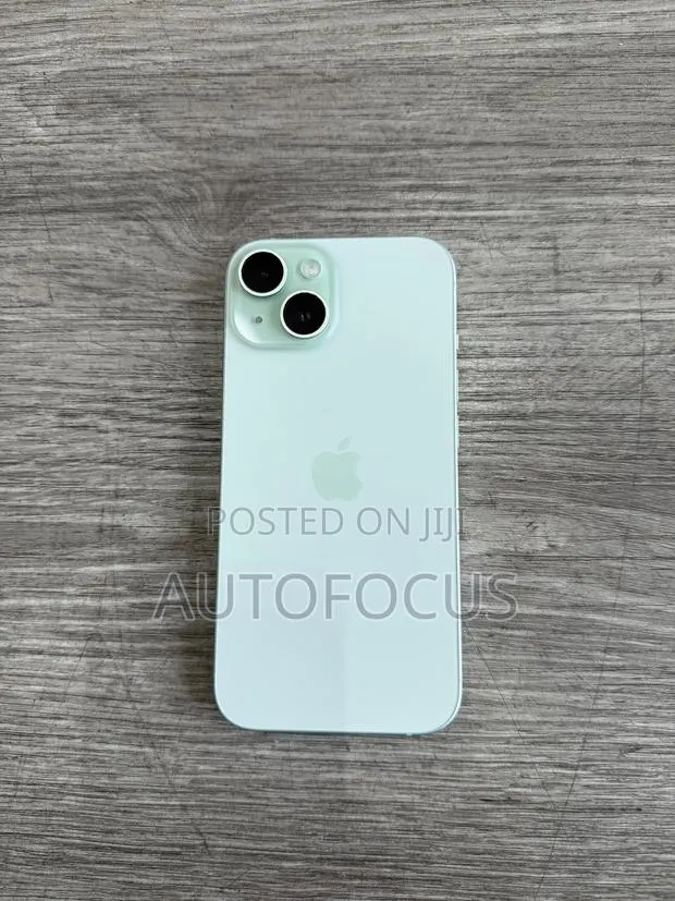 Apple iPhone 15 128 GB Green · Photo 1