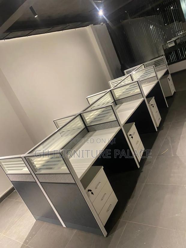 Eight in One Workstation · Photo 1