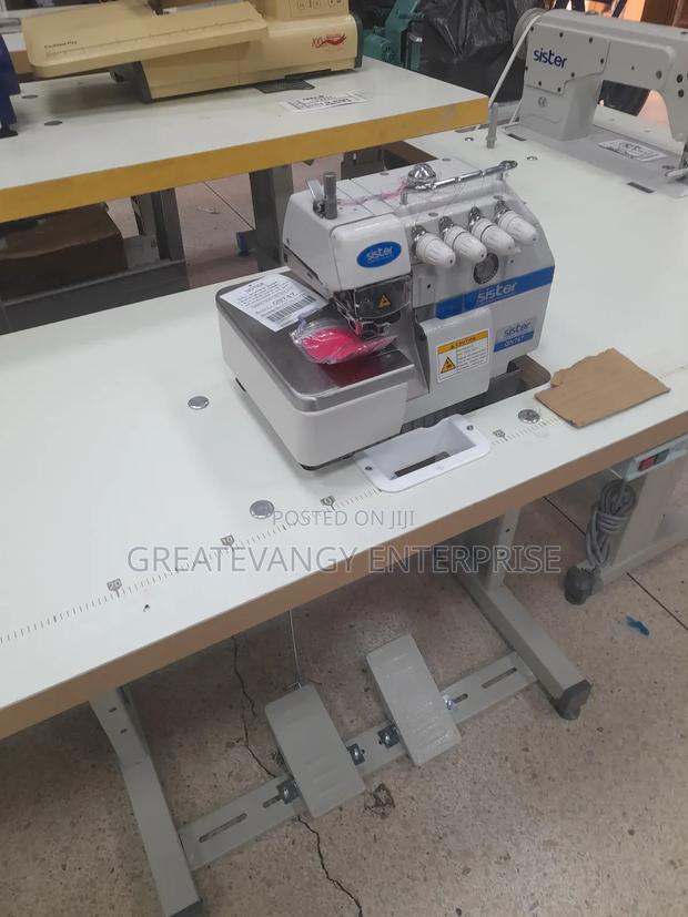 Brandnew 4 Thread Industrial Knitting Machine · Photo 1