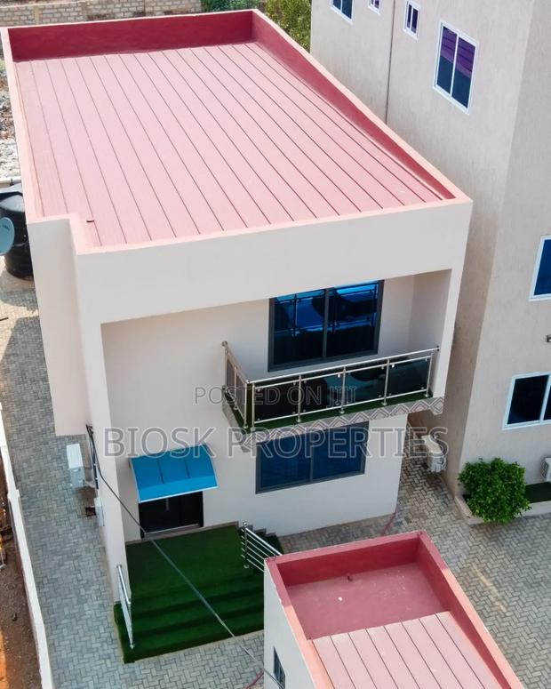 Furnished 3bdrm Duplex in Biosk Properties, Adenta for rent · Photo 2