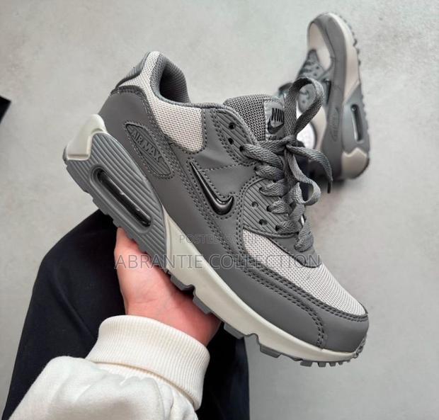 Nike Air Max 90 Jewel Grey · Photo 1