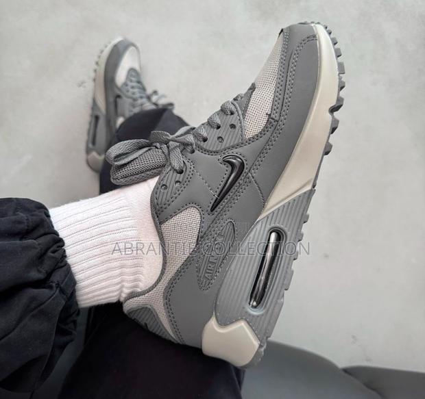 Nike Air Max 90 Jewel Grey · Photo 2