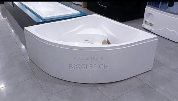 Bathtub With Panel- Corner Bathtub · Photo 1