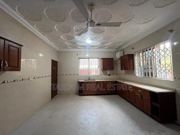 4bdrm Duplex in Adjiriganor for rent · Photo 3
