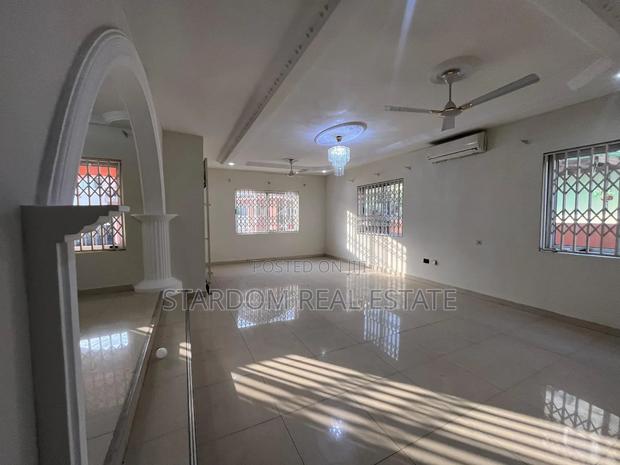 4bdrm Duplex in Adjiriganor for rent · Photo 5