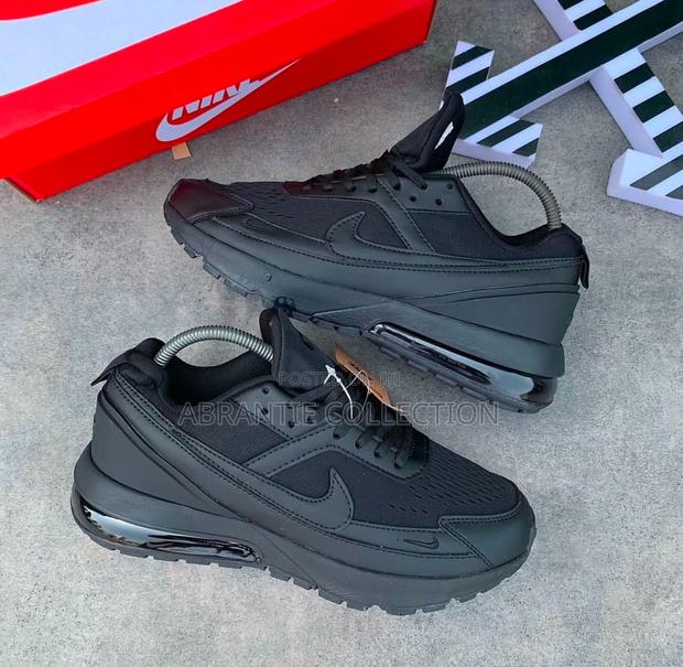 Airmax 270 Pulse Triple Black · Photo 2