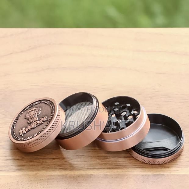 Pocket Size Grinder/Crusher 40mm · Photo 1