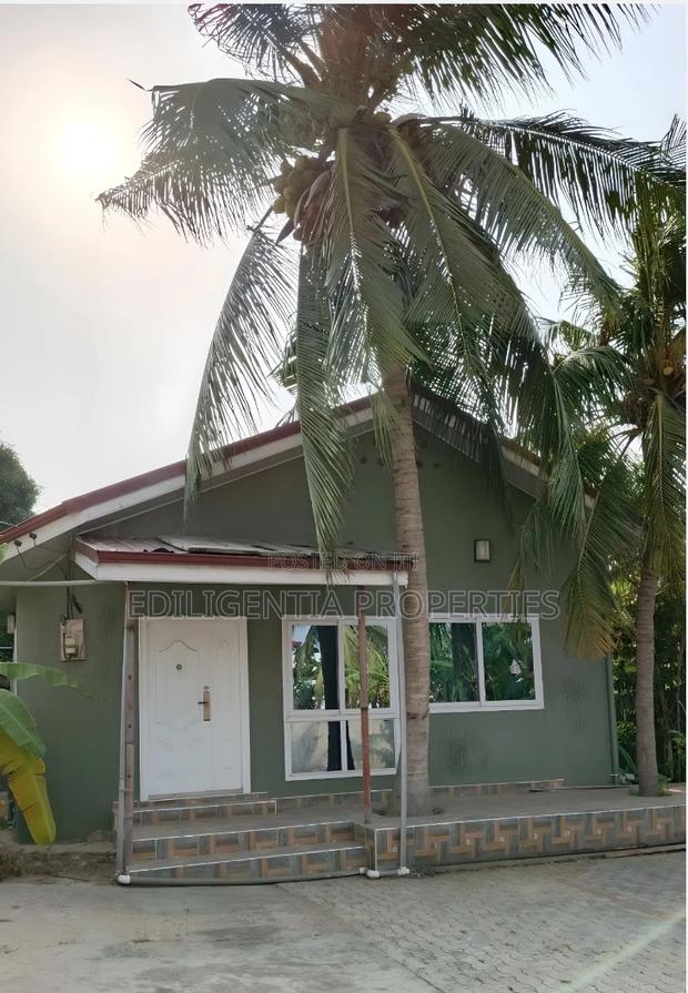 Furnished 3bdrm Apartment in Sakumono for rent · Photo 1
