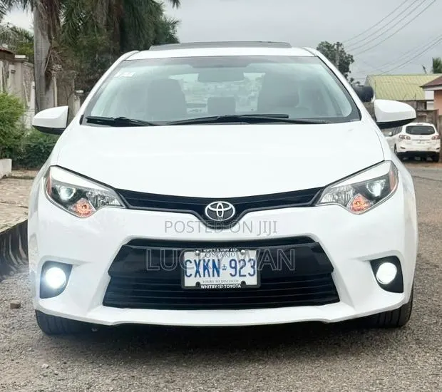 Toyota Corolla 2016 White · Photo 1