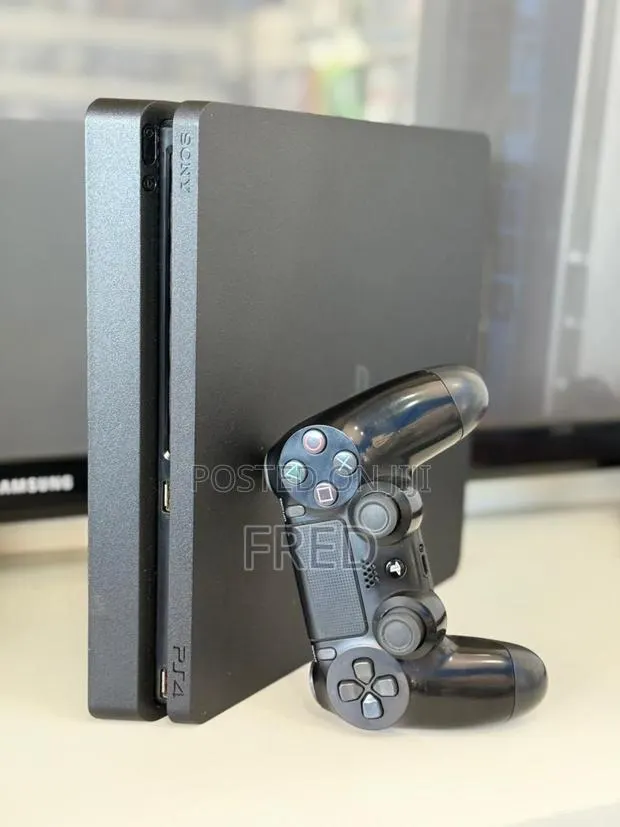 Play Station 4 With Two Controllers 1TB and Four Games · Photo 1