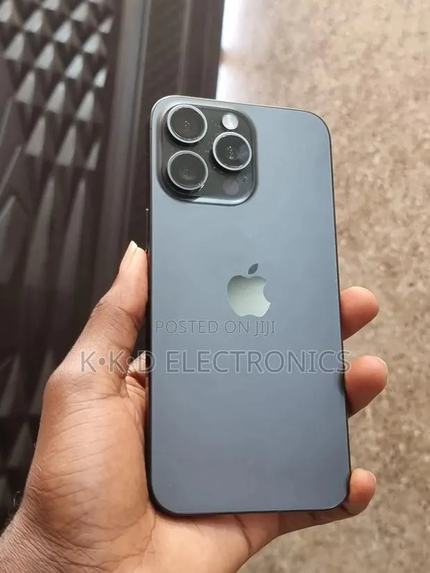 Apple iPhone 15 Pro Max 256 GB Black · Photo 1