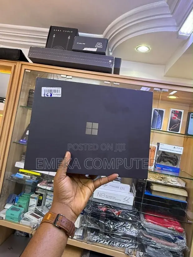 New Microsoft Surface Pro 11th Edition, a Copilot+ PC 16GB SSD 1T · Photo 1