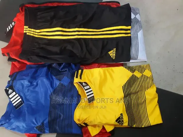Original Set Of Jerseys Top And Down At Cool Price · Photo 1