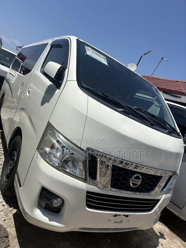 Nissan Caravan (Urvan) 2015 White · Photo 1