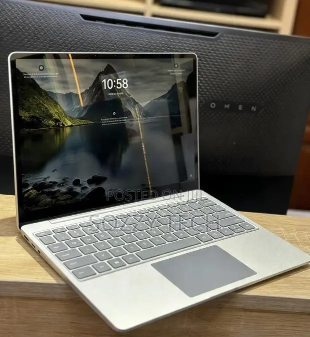 Laptop Microsoft Surface Laptop Go 8GB Intel Core i5 SSD 256GB · Photo 1