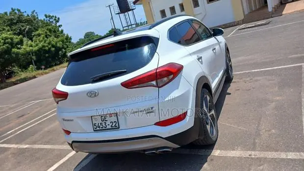 Hyundai Tucson 2017 White · Photo 1