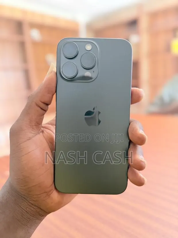 Apple iPhone 15 Pro Max 1 TB Black · Photo 1