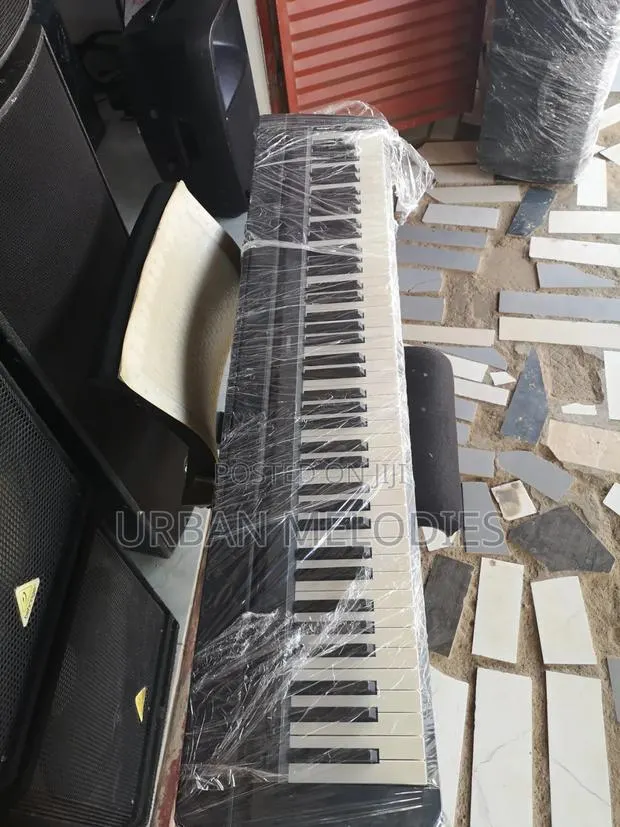 Yamaha P-35 Professional Digital Piano · Photo 1
