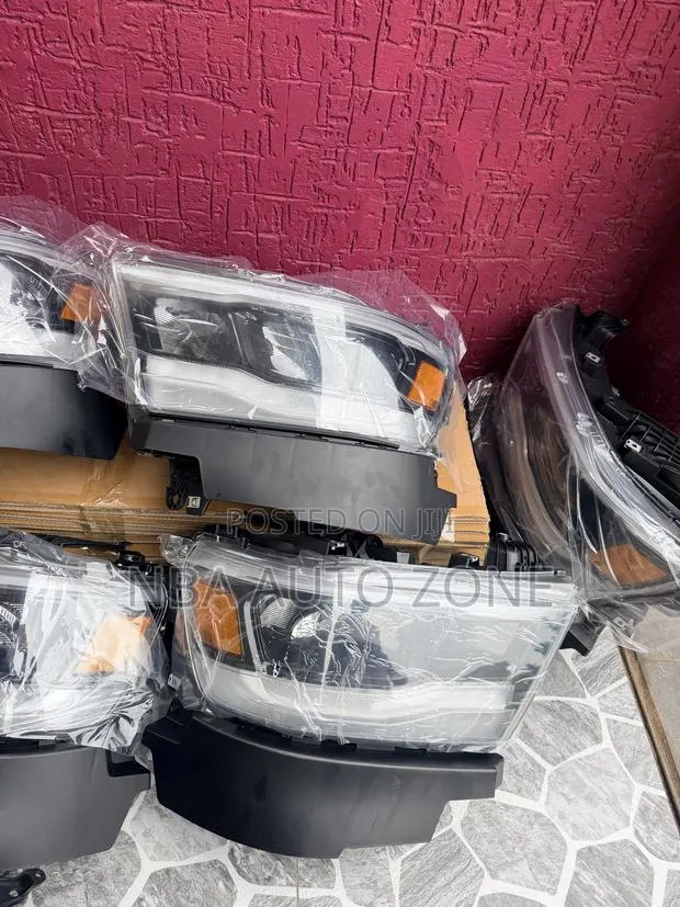 Dodge Ram 1500 Trucks 2019-2024 Head Light Pair · Photo 1