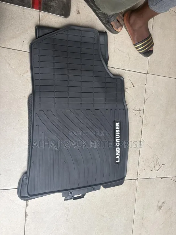 Land Cruiser Floor Mat · Photo 1