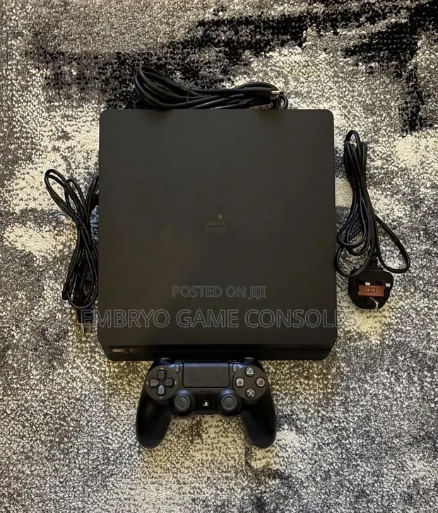 PS4 Slim Jailbroken With Games · Photo 1