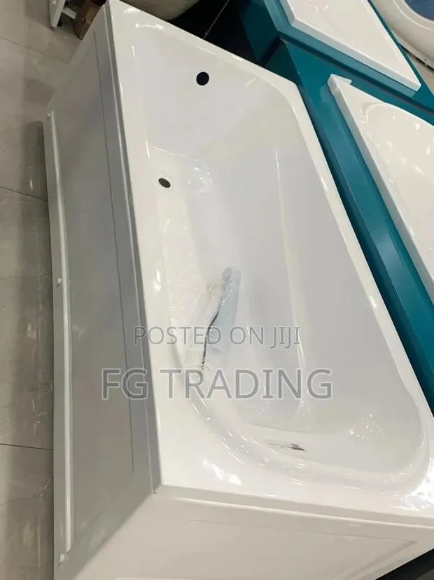 Bathtub With Panel - Straight Bathtub · Photo 1