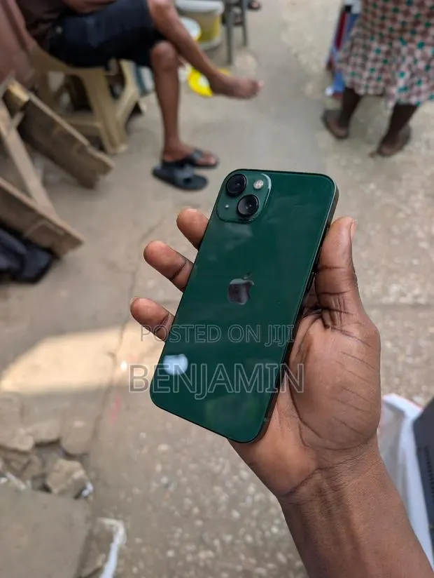 Apple iPhone 13 128 GB Green · Photo 1