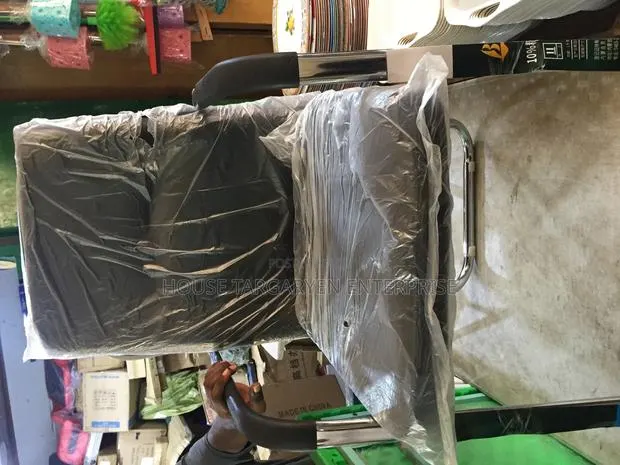 Executive Visitors Office Chair With Armrest · Photo 1