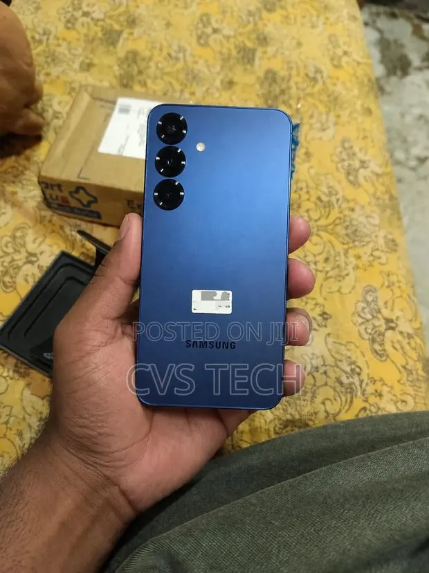 New Samsung Galaxy S25 128 GB Blue · Photo 1
