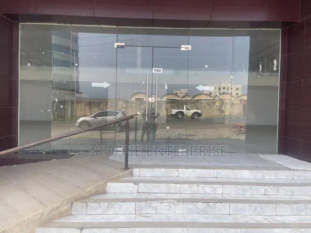 Showroom and Warehouse at Spintex · Photo 1