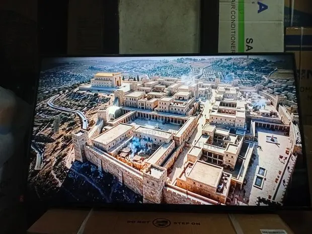 Samsung 43-Inch Hd Smart Tv for Family Entertainment · Photo 1