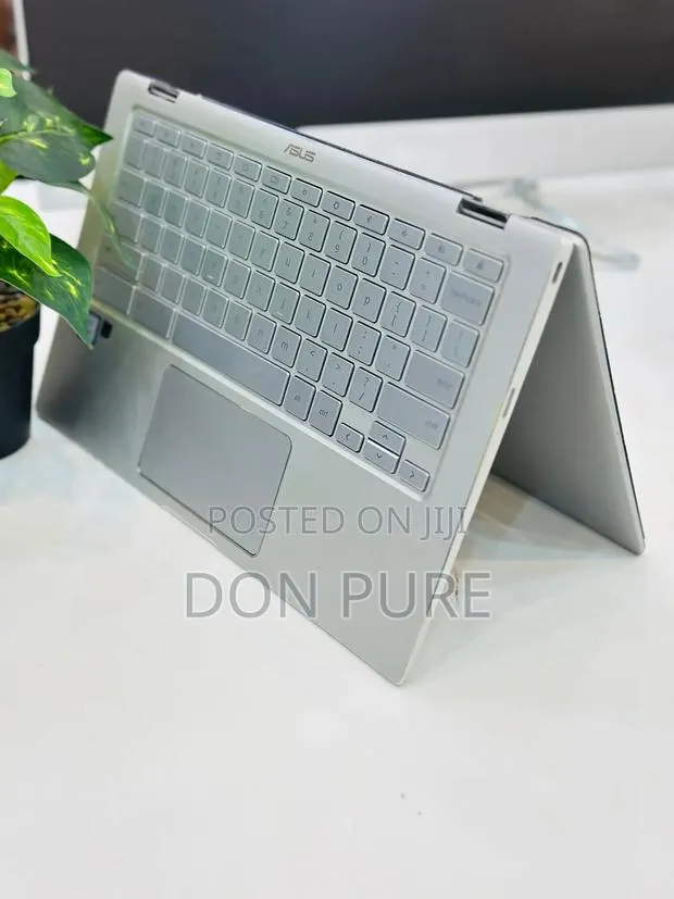 New Laptop Asus Chromebook C300 8GB Intel Core I5 SSD 256GB · Photo 1
