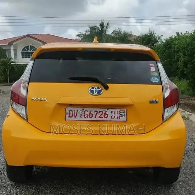 Toyota Aqua 2015 Yellow · Photo 1