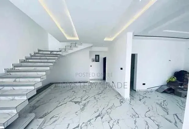 Professional Indoor Outdoor Tiler · Photo 1