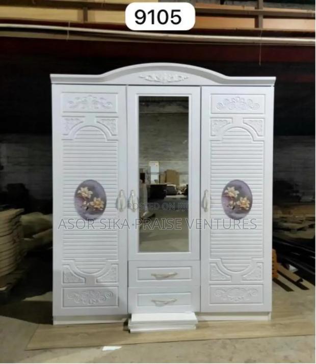 Wardrobe Wooden 3doors · Photo 1