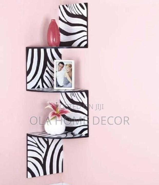 Corner Wall Shelve · Photo 1