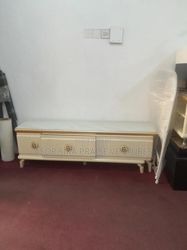TV Stand Wooden · Photo 1