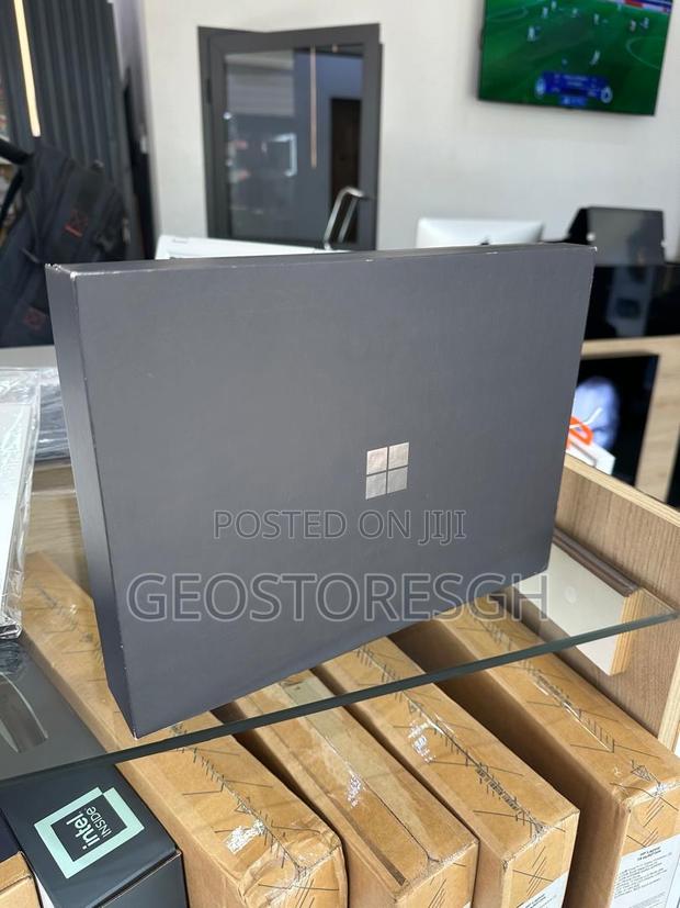 New Microsoft Surface Pro 11th Edition, a Copilot+ PC 16GB SSD 512GB · Photo 2