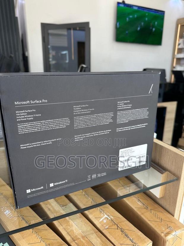 New Microsoft Surface Pro 11th Edition, a Copilot+ PC 16GB SSD 512GB · Photo 3